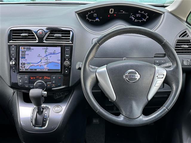 セレナ ライダーパフォーマンススペックＳ－ＨＶ　Ａセーフティ　エマージェンシーブレーキ　純正９インチナビ　ＤＶＤ／ＤＴＶ／Ｂｌｕｅｔｏｏｔｈ　アラウンドビューモニター　両側パワースライドドア　クルーズコントロール　ガラスルーフ　コーナーセンサー　ＥＴＣ　ＬＥＤ（5枚目）