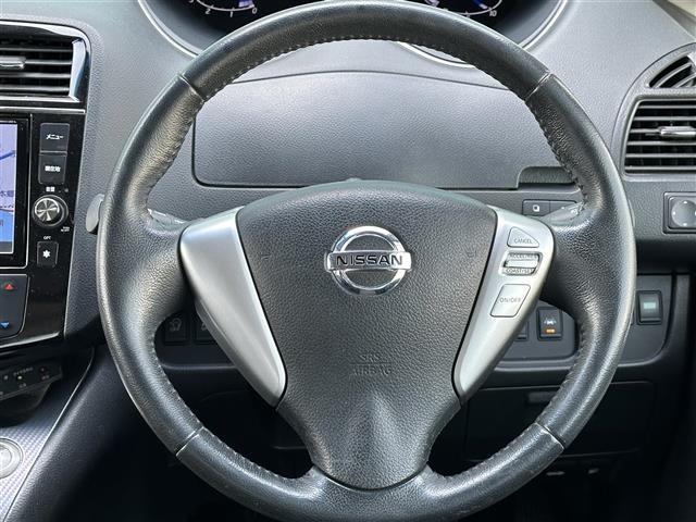 セレナ ライダーパフォーマンススペックＳ－ＨＶ　Ａセーフティ　エマージェンシーブレーキ　純正９インチナビ　ＤＶＤ／ＤＴＶ／Ｂｌｕｅｔｏｏｔｈ　アラウンドビューモニター　両側パワースライドドア　クルーズコントロール　ガラスルーフ　コーナーセンサー　ＥＴＣ　ＬＥＤ（11枚目）