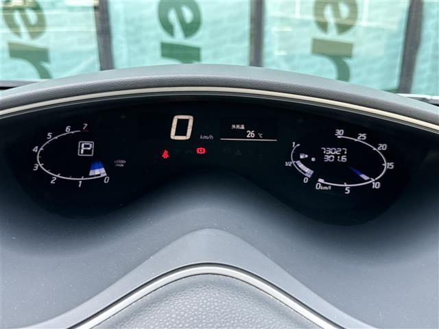 セレナ ライダーパフォーマンススペックＳ－ＨＶ　Ａセーフティ　エマージェンシーブレーキ　純正９インチナビ　ＤＶＤ／ＤＴＶ／Ｂｌｕｅｔｏｏｔｈ　アラウンドビューモニター　両側パワースライドドア　クルーズコントロール　ガラスルーフ　コーナーセンサー　ＥＴＣ　ＬＥＤ（12枚目）