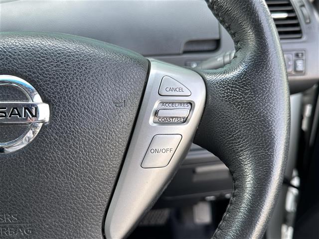 セレナ ライダーパフォーマンススペックＳ－ＨＶ　Ａセーフティ　エマージェンシーブレーキ　純正９インチナビ　ＤＶＤ／ＤＴＶ／Ｂｌｕｅｔｏｏｔｈ　アラウンドビューモニター　両側パワースライドドア　クルーズコントロール　ガラスルーフ　コーナーセンサー　ＥＴＣ　ＬＥＤ（13枚目）