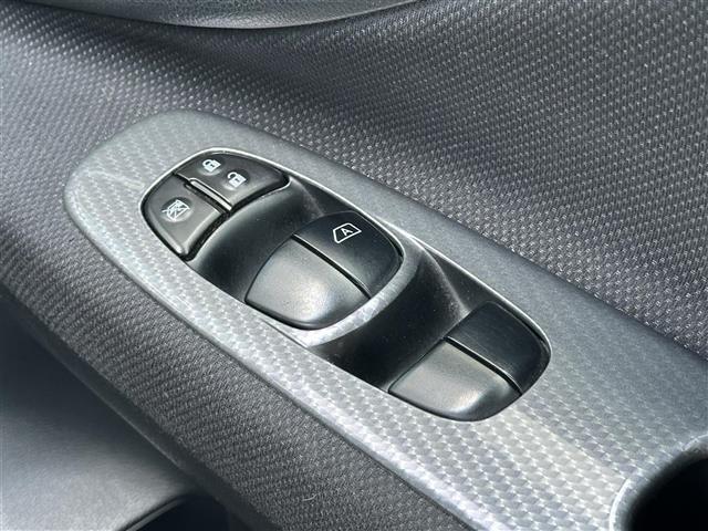 セレナ ライダーパフォーマンススペックＳ－ＨＶ　Ａセーフティ　エマージェンシーブレーキ　純正９インチナビ　ＤＶＤ／ＤＴＶ／Ｂｌｕｅｔｏｏｔｈ　アラウンドビューモニター　両側パワースライドドア　クルーズコントロール　ガラスルーフ　コーナーセンサー　ＥＴＣ　ＬＥＤ（16枚目）