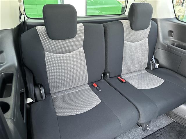 セレナ ライダーパフォーマンススペックＳ－ＨＶ　Ａセーフティ　エマージェンシーブレーキ　純正９インチナビ　ＤＶＤ／ＤＴＶ／Ｂｌｕｅｔｏｏｔｈ　アラウンドビューモニター　両側パワースライドドア　クルーズコントロール　ガラスルーフ　コーナーセンサー　ＥＴＣ　ＬＥＤ（22枚目）