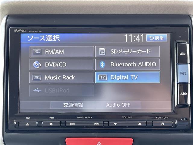 Ｎ－ＢＯＸスラッシュ Ｇ・Ａパッケージ　ＣＴＢＡ☆純正ナビ☆ＣＤ／ＤＶＤ／ＤＴＶ／Ｂｌｕｅｔｏｏｔｈ☆バックカメラ☆ＨＩＤオートライト☆ステアリングスイッチ☆ＥＴＣ☆スマートキー☆スペアキー　☆プッシュスタート　☆純正フロアマット（5枚目）