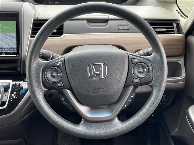 フリードハイブリッド ハイブリッド・Ｇホンダセンシング　ワンオーナー　純正９インチナビ　ＤＶＤ／ＤＴＶ／Ｂｌｕｅｔｏｏｔｈ／ＵＳＢ　バックカメラ　レーダークルーズコントロール　両側パワースライドドア　ＬＥＤオートライト　純正ホイール付きスタッドレス積込（11枚目）