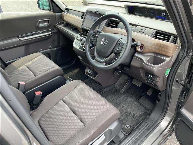 フリードハイブリッド ハイブリッド・Ｇホンダセンシング　ワンオーナー　純正９インチナビ　ＤＶＤ／ＤＴＶ／Ｂｌｕｅｔｏｏｔｈ／ＵＳＢ　バックカメラ　レーダークルーズコントロール　両側パワースライドドア　ＬＥＤオートライト　純正ホイール付きスタッドレス積込（26枚目）