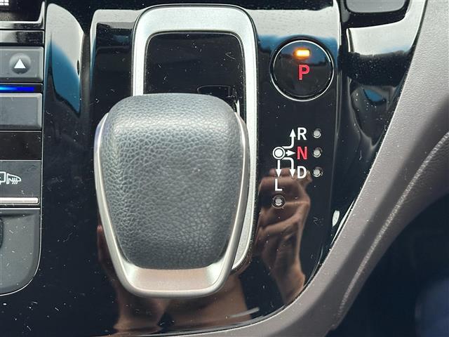 フリードハイブリッド ハイブリッド・Ｇ　ホンダセンシング　純正９インチナビ　ＤＶＤ／ＤＴＶ／Ｂｌｕｅｔｏｏｔｈ／ＵＳＢ　レーダークルーズコントロール　両側パワースライドドア　ＬＥＤオートライト　シートヒーター　ビルトインＥＴＣ（10枚目）