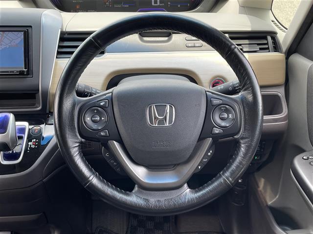 フリードハイブリッド ハイブリッド・Ｇホンダセンシング　社外ナビ　ＤＶＤ／ＤＴＶ／Ｂｌｕｅｔｏｏｔｈ　バックカメラ　レーダークルーズコントロール　両側パワースライドドア　ステアリングスイッチ　ＬＥＤオートライト　ビルトインＥＴＣ　レーンキープ　スマートキー（10枚目）