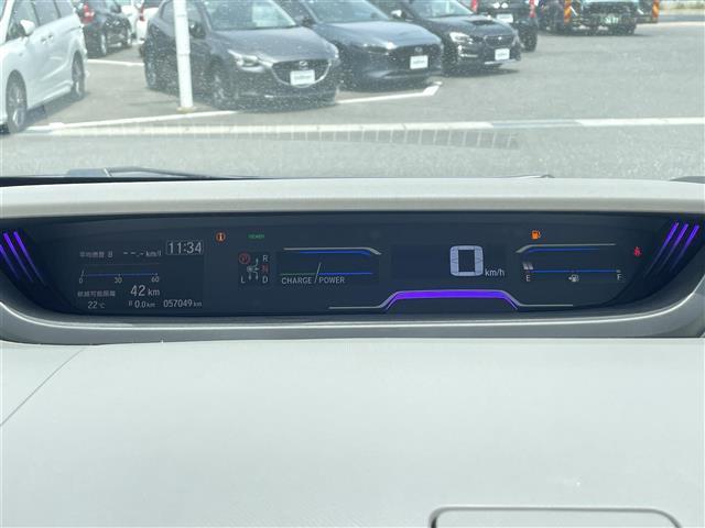 フリードハイブリッド ハイブリッド・Ｇホンダセンシング　社外ナビ　ＤＶＤ／ＤＴＶ／Ｂｌｕｅｔｏｏｔｈ　バックカメラ　レーダークルーズコントロール　両側パワースライドドア　ステアリングスイッチ　ＬＥＤオートライト　ビルトインＥＴＣ　レーンキープ　スマートキー（11枚目）