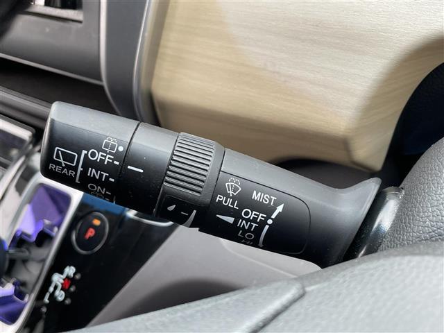 フリードハイブリッド ハイブリッド・Ｇホンダセンシング　社外ナビ　ＤＶＤ／ＤＴＶ／Ｂｌｕｅｔｏｏｔｈ　バックカメラ　レーダークルーズコントロール　両側パワースライドドア　ステアリングスイッチ　ＬＥＤオートライト　ビルトインＥＴＣ　レーンキープ　スマートキー（12枚目）