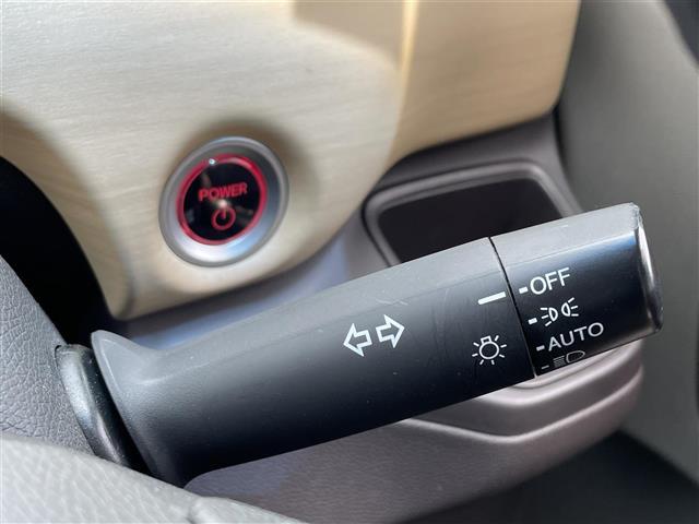 フリードハイブリッド ハイブリッド・Ｇホンダセンシング　社外ナビ　ＤＶＤ／ＤＴＶ／Ｂｌｕｅｔｏｏｔｈ　バックカメラ　レーダークルーズコントロール　両側パワースライドドア　ステアリングスイッチ　ＬＥＤオートライト　ビルトインＥＴＣ　レーンキープ　スマートキー（13枚目）