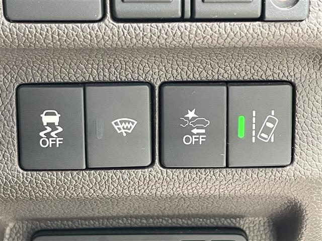 フリードハイブリッド ハイブリッド・Ｇホンダセンシング　社外ナビ　ＤＶＤ／ＤＴＶ／Ｂｌｕｅｔｏｏｔｈ　バックカメラ　レーダークルーズコントロール　両側パワースライドドア　ステアリングスイッチ　ＬＥＤオートライト　ビルトインＥＴＣ　レーンキープ　スマートキー（17枚目）