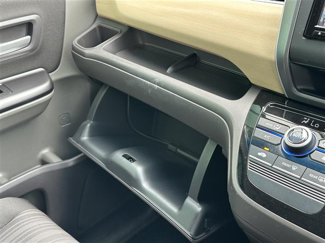 フリードハイブリッド ハイブリッド・Ｇホンダセンシング　純正ナビ☆ＣＤ／ＤＶＤ／ＤＴＶ／Ｂｌｕｅｔｏｏｔｈ☆バックカメラ☆レーダークルーズコントロール☆両側パワースライドドア☆ＬＥＤオートライト☆ビルトインＥＴＣ☆レーンキープ☆スマートキー（9枚目）