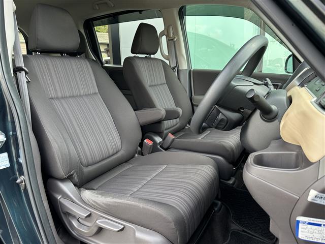 フリードハイブリッド ハイブリッド・Ｇホンダセンシング　純正ナビ☆ＣＤ／ＤＶＤ／ＤＴＶ／Ｂｌｕｅｔｏｏｔｈ☆バックカメラ☆レーダークルーズコントロール☆両側パワースライドドア☆ＬＥＤオートライト☆ビルトインＥＴＣ☆レーンキープ☆スマートキー（17枚目）