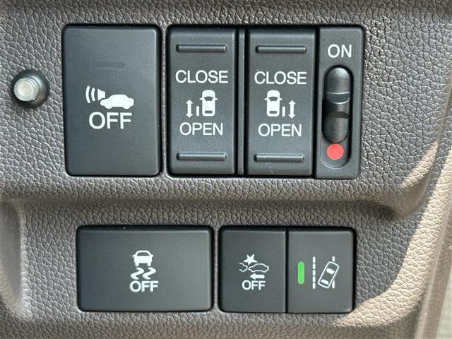 フリードハイブリッド ハイブリッド・Ｇホンダセンシング　社外ナビ　ＣＤ／ＤＶＤ／ＤＴＶ／Ｂｌｕｅｔｏｏｔｈ　バックカメラ　両側パワースライドドア　レーダークルーズコントロール　ビルトインＥＴＣ　ＬＥＤオートライト　ステアリングスイッチ　フロアマット（2枚目）