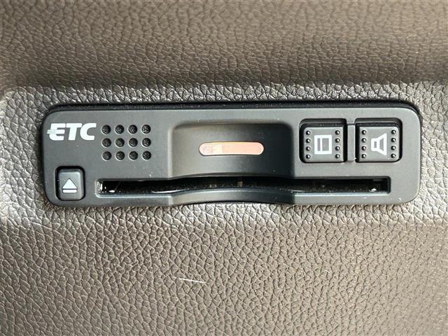 フリードハイブリッド ハイブリッド・Ｇホンダセンシング　社外ナビ　ＣＤ／ＤＶＤ／ＤＴＶ／Ｂｌｕｅｔｏｏｔｈ　バックカメラ　両側パワースライドドア　レーダークルーズコントロール　ビルトインＥＴＣ　ＬＥＤオートライト　ステアリングスイッチ　フロアマット（3枚目）