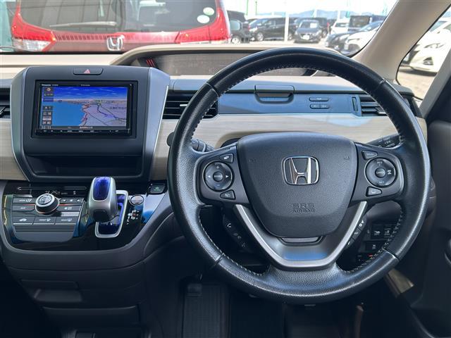 フリードハイブリッド ハイブリッド・Ｇホンダセンシング　社外ナビ　ＣＤ／ＤＶＤ／ＤＴＶ／Ｂｌｕｅｔｏｏｔｈ　バックカメラ　両側パワースライドドア　レーダークルーズコントロール　ビルトインＥＴＣ　ＬＥＤオートライト　ステアリングスイッチ　フロアマット（5枚目）