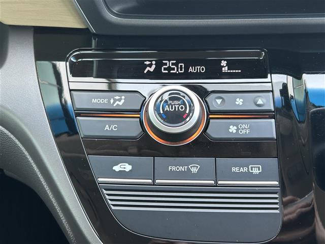 フリードハイブリッド ハイブリッド・Ｇホンダセンシング　社外ナビ　ＣＤ／ＤＶＤ／ＤＴＶ／Ｂｌｕｅｔｏｏｔｈ　バックカメラ　両側パワースライドドア　レーダークルーズコントロール　ビルトインＥＴＣ　ＬＥＤオートライト　ステアリングスイッチ　フロアマット（9枚目）