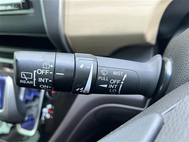 フリードハイブリッド ハイブリッド・Ｇホンダセンシング　社外ナビ　ＣＤ／ＤＶＤ／ＤＴＶ／Ｂｌｕｅｔｏｏｔｈ　バックカメラ　両側パワースライドドア　レーダークルーズコントロール　ビルトインＥＴＣ　ＬＥＤオートライト　ステアリングスイッチ　フロアマット（14枚目）