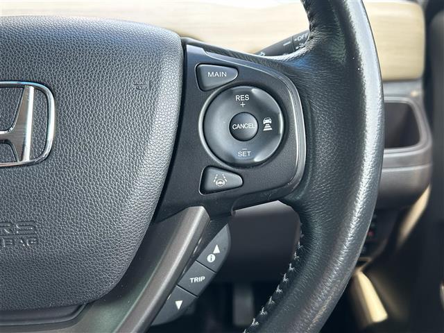 フリードハイブリッド ハイブリッド・Ｇホンダセンシング　社外ナビ　ＣＤ／ＤＶＤ／ＤＴＶ／Ｂｌｕｅｔｏｏｔｈ　バックカメラ　両側パワースライドドア　レーダークルーズコントロール　ビルトインＥＴＣ　ＬＥＤオートライト　ステアリングスイッチ　フロアマット（17枚目）