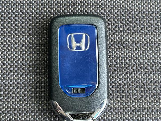 フリードハイブリッド ハイブリッド・Ｇホンダセンシング　社外ナビ　ＣＤ／ＤＶＤ／ＤＴＶ／Ｂｌｕｅｔｏｏｔｈ　バックカメラ　両側パワースライドドア　レーダークルーズコントロール　ビルトインＥＴＣ　ＬＥＤオートライト　ステアリングスイッチ　フロアマット（19枚目）
