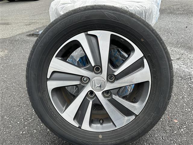 フリードハイブリッド ハイブリッド・Ｇホンダセンシング　純正ナビ　ＣＤ／ＤＶＤ／ＤＴＶ／Ｂｌｕｅｔｏｏｔｈ　バックカメラ　両側パワースライドドア　レーダークルーズコントロール　純正ホイール付きサマータイヤ積込　ＬＥＤオートライト　前後ドラレコ　ＥＴＣ（2枚目）