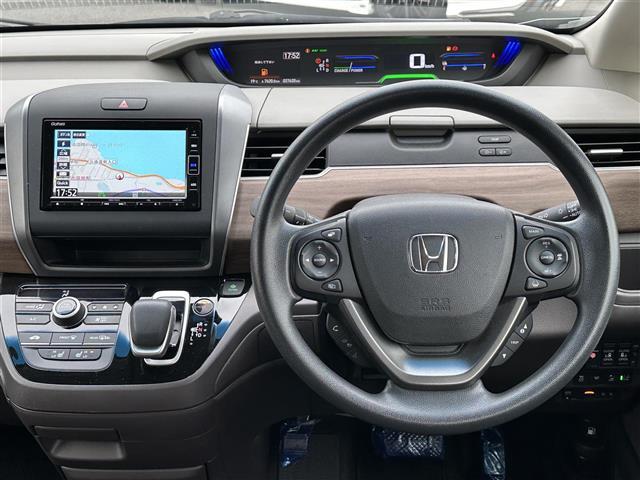 フリードハイブリッド ハイブリッド・Ｇホンダセンシング　純正ナビ　ＣＤ／ＤＶＤ／ＤＴＶ／Ｂｌｕｅｔｏｏｔｈ　バックカメラ　両側パワースライドドア　レーダークルーズコントロール　純正ホイール付きサマータイヤ積込　ＬＥＤオートライト　前後ドラレコ　ＥＴＣ（5枚目）