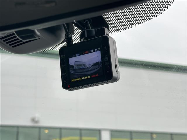 フリードハイブリッド ハイブリッド・Ｇホンダセンシング　純正ナビ　ＣＤ／ＤＶＤ／ＤＴＶ／Ｂｌｕｅｔｏｏｔｈ　バックカメラ　両側パワースライドドア　レーダークルーズコントロール　純正ホイール付きサマータイヤ積込　ＬＥＤオートライト　前後ドラレコ　ＥＴＣ（12枚目）