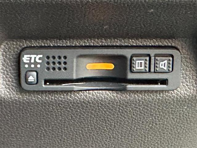 フリードハイブリッド ハイブリッド・Ｇホンダセンシング　純正ナビ　ＣＤ／ＤＶＤ／ＤＴＶ／Ｂｌｕｅｔｏｏｔｈ　バックカメラ　両側パワースライドドア　レーダークルーズコントロール　純正ホイール付きサマータイヤ積込　ＬＥＤオートライト　前後ドラレコ　ＥＴＣ（16枚目）