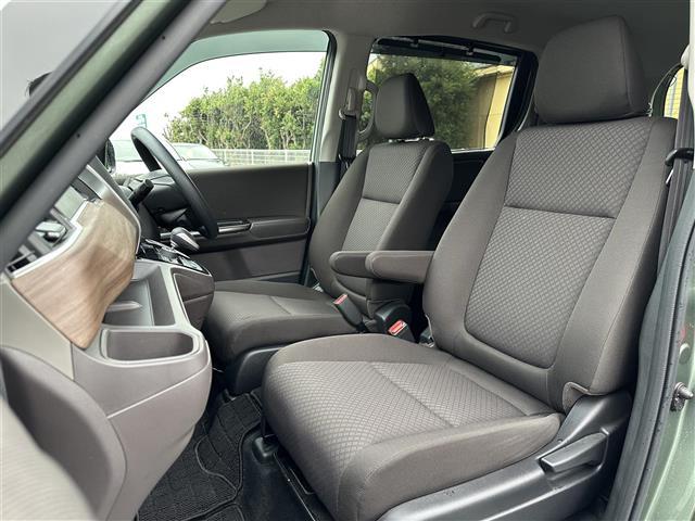 フリードハイブリッド ハイブリッド・Ｇホンダセンシング　純正ナビ　ＣＤ／ＤＶＤ／ＤＴＶ／Ｂｌｕｅｔｏｏｔｈ　バックカメラ　両側パワースライドドア　レーダークルーズコントロール　純正ホイール付きサマータイヤ積込　ＬＥＤオートライト　前後ドラレコ　ＥＴＣ（18枚目）