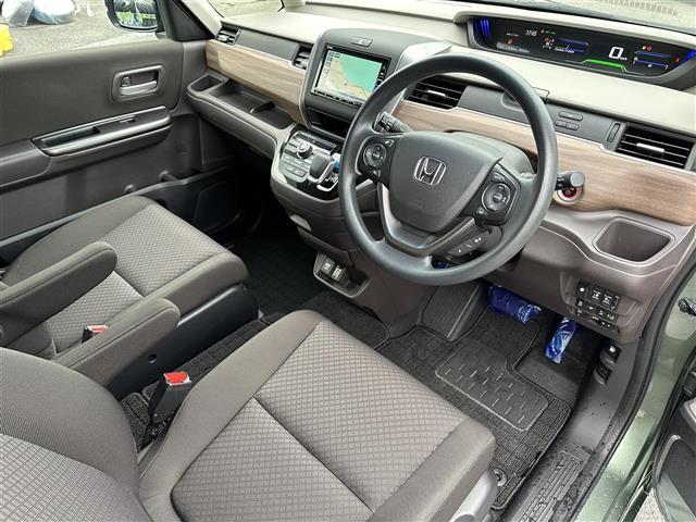 フリードハイブリッド ハイブリッド・Ｇホンダセンシング　純正ナビ　ＣＤ／ＤＶＤ／ＤＴＶ／Ｂｌｕｅｔｏｏｔｈ　バックカメラ　両側パワースライドドア　レーダークルーズコントロール　純正ホイール付きサマータイヤ積込　ＬＥＤオートライト　前後ドラレコ　ＥＴＣ（24枚目）