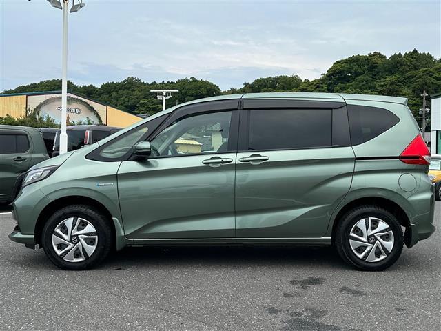 フリードハイブリッド ハイブリッド・Ｇホンダセンシング　純正ナビ　ＣＤ／ＤＶＤ／ＤＴＶ／Ｂｌｕｅｔｏｏｔｈ　バックカメラ　両側パワースライドドア　レーダークルーズコントロール　純正ホイール付きサマータイヤ積込　ＬＥＤオートライト　前後ドラレコ　ＥＴＣ（40枚目）
