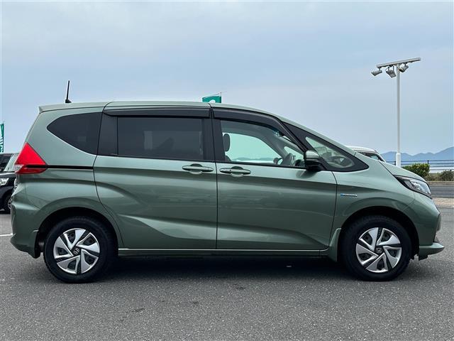 フリードハイブリッド ハイブリッド・Ｇホンダセンシング　純正ナビ　ＣＤ／ＤＶＤ／ＤＴＶ／Ｂｌｕｅｔｏｏｔｈ　バックカメラ　両側パワースライドドア　レーダークルーズコントロール　純正ホイール付きサマータイヤ積込　ＬＥＤオートライト　前後ドラレコ　ＥＴＣ（41枚目）
