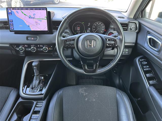 ヴェゼル ｅ：ＨＥＶ　Ｚ　ホンダセンシング　１０インチフローティングナビ　ＤＶＤ／ＤＴＶ／Ｂｌｕｅｔｏｏｔｈ　バックカメラ　レーダークルーズコントロール　ＬＥＤオートライト　コーナーセンサー　ＢＳＭ　ビルトインＥＴＣ　ドラレコ（2枚目）