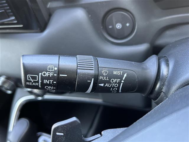 ヴェゼル ｅ：ＨＥＶ　Ｚ　ホンダセンシング　１０インチフローティングナビ　ＤＶＤ／ＤＴＶ／Ｂｌｕｅｔｏｏｔｈ　バックカメラ　レーダークルーズコントロール　ＬＥＤオートライト　コーナーセンサー　ＢＳＭ　ビルトインＥＴＣ　ドラレコ（11枚目）
