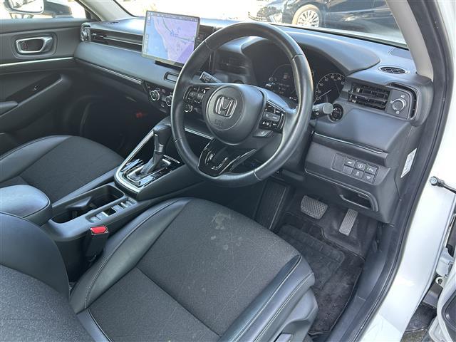 ヴェゼル ｅ：ＨＥＶ　Ｚ　ホンダセンシング　１０インチフローティングナビ　ＤＶＤ／ＤＴＶ／Ｂｌｕｅｔｏｏｔｈ　バックカメラ　レーダークルーズコントロール　ＬＥＤオートライト　コーナーセンサー　ＢＳＭ　ビルトインＥＴＣ　ドラレコ（26枚目）