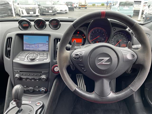 フェアレディＺ ニスモ　ワンオーナー　純正ナビ　ＤＶＤ／ＤＴＶ　バックカメラ　ステアリングスイッチ　ＮＩＳＭＯ専用ＲＥＣＡＲＯシート　ＮＩＳＭＯ専用フロアマット　ＮＩＳＭＯマフラー　ＮＩＳＭＯタワーバー　ＢＯＳＥサウンド（5枚目）
