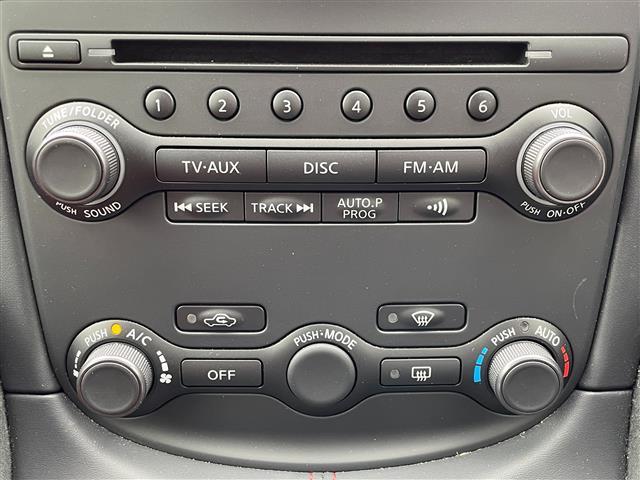 フェアレディＺ ニスモ　ワンオーナー　純正ナビ　ＤＶＤ／ＤＴＶ　バックカメラ　ステアリングスイッチ　ＮＩＳＭＯ専用ＲＥＣＡＲＯシート　ＮＩＳＭＯ専用フロアマット　ＮＩＳＭＯマフラー　ＮＩＳＭＯタワーバー　ＢＯＳＥサウンド（10枚目）