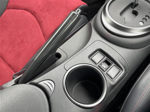 フェアレディＺ ニスモ　ワンオーナー　純正ナビ　ＤＶＤ／ＤＴＶ　バックカメラ　ステアリングスイッチ　ＮＩＳＭＯ専用ＲＥＣＡＲＯシート　ＮＩＳＭＯ専用フロアマット　ＮＩＳＭＯマフラー　ＮＩＳＭＯタワーバー　ＢＯＳＥサウンド（12枚目）