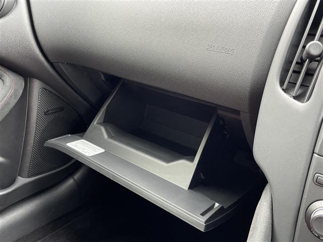 フェアレディＺ ニスモ　ワンオーナー　純正ナビ　ＤＶＤ／ＤＴＶ　バックカメラ　ステアリングスイッチ　ＮＩＳＭＯ専用ＲＥＣＡＲＯシート　ＮＩＳＭＯ専用フロアマット　ＮＩＳＭＯマフラー　ＮＩＳＭＯタワーバー　ＢＯＳＥサウンド（13枚目）