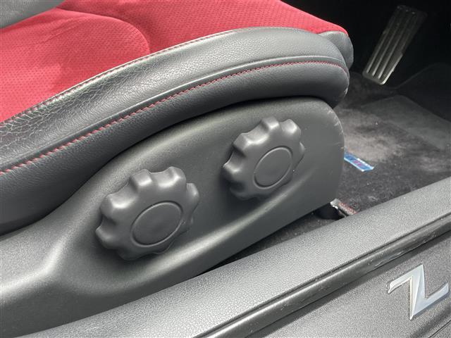 フェアレディＺ ニスモ　ワンオーナー　純正ナビ　ＤＶＤ／ＤＴＶ　バックカメラ　ステアリングスイッチ　ＮＩＳＭＯ専用ＲＥＣＡＲＯシート　ＮＩＳＭＯ専用フロアマット　ＮＩＳＭＯマフラー　ＮＩＳＭＯタワーバー　ＢＯＳＥサウンド（25枚目）
