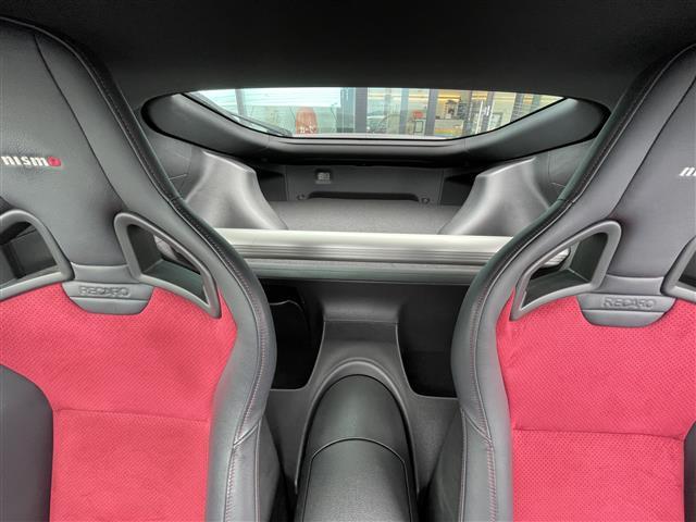 フェアレディＺ ニスモ　ワンオーナー　純正ナビ　ＤＶＤ／ＤＴＶ　バックカメラ　ステアリングスイッチ　ＮＩＳＭＯ専用ＲＥＣＡＲＯシート　ＮＩＳＭＯ専用フロアマット　ＮＩＳＭＯマフラー　ＮＩＳＭＯタワーバー　ＢＯＳＥサウンド（28枚目）