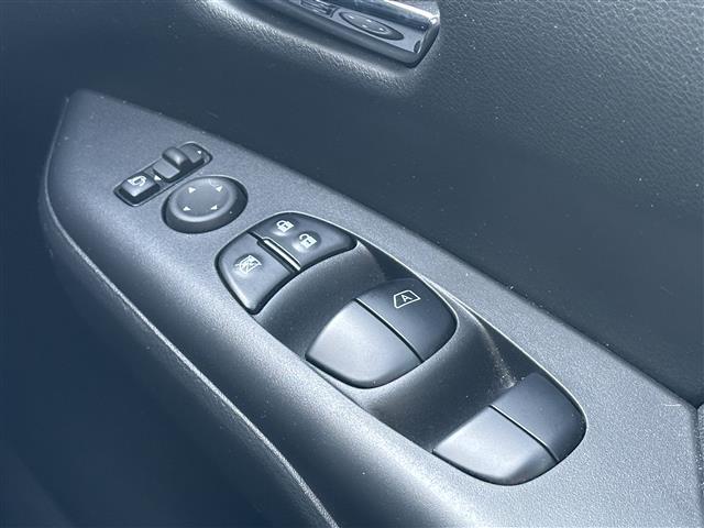 セレナ ｅ－パワー　ハイウェイスターＶ　プロパイロット　純正１０インチナビ　ＤＶＤ／Ｂｌｕ－ｒａｙ／ＤＴＶ／Ｂｌｕｅｔｏｏｔｈ　アラウンドビューモニター　純正フリップダウンモニター　両側パワースライドドア　社外ＡＷ付スタッドレス積み込み（17枚目）