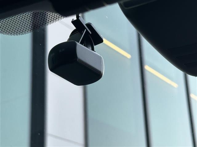 セレナ ｅ－パワー　ハイウェイスターＶ　プロパイロット　純正１０インチナビ　ＤＶＤ／Ｂｌｕ－ｒａｙ／ＤＴＶ／Ｂｌｕｅｔｏｏｔｈ　アラウンドビューモニター　純正フリップダウンモニター　両側パワースライドドア　社外ＡＷ付スタッドレス積み込み（18枚目）