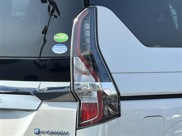 セレナ ｅ－パワー　ハイウェイスターＶ　プロパイロット　純正１０インチナビ　ＤＶＤ／Ｂｌｕ－ｒａｙ／ＤＴＶ／Ｂｌｕｅｔｏｏｔｈ　アラウンドビューモニター　純正フリップダウンモニター　両側パワースライドドア　社外ＡＷ付スタッドレス積み込み（40枚目）