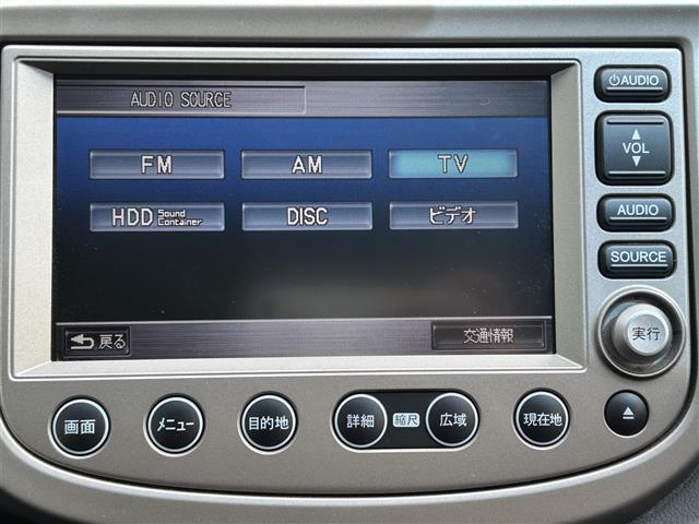 フィットハイブリッド ＸＨセレクション　純正ＨＤＤナビ　ＣＤ／ＤＶＤ／ワンセグＴＶ　バックカメラ　クルーズコントロール　ステアリングスイッチ　パドルシフト　シートヒーター　ビルトインＥＴＣ　スマートキー　スペアキー　ワイパーデアイサー（5枚目）