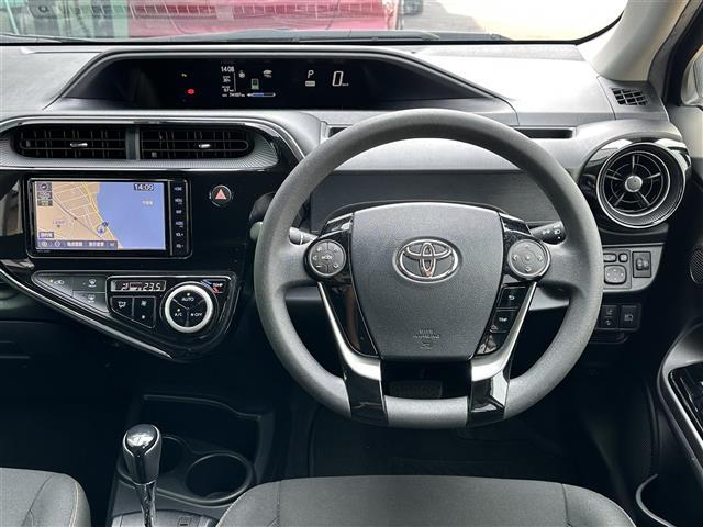 アクア Ｓスタイルブラック　トヨタセーフティセンス　純正ナビ　ＣＤ／ＤＶＤ／ＤＴＶ／Ｂｌｕｅｔｏｏｔｈ　バックカメラ　ＬＥＤオートライト　ビルトインＥＴＣ　ステアリングスイッチ　スマートキー　プッシュスタート　純正フロアマット（2枚目）