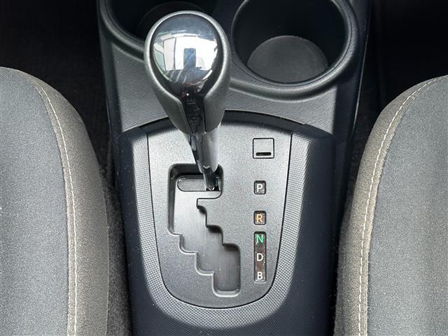 アクア Ｓスタイルブラック　トヨタセーフティセンス　純正ナビ　ＣＤ／ＤＶＤ／ＤＴＶ／Ｂｌｕｅｔｏｏｔｈ　バックカメラ　ＬＥＤオートライト　ビルトインＥＴＣ　ステアリングスイッチ　スマートキー　プッシュスタート　純正フロアマット（8枚目）