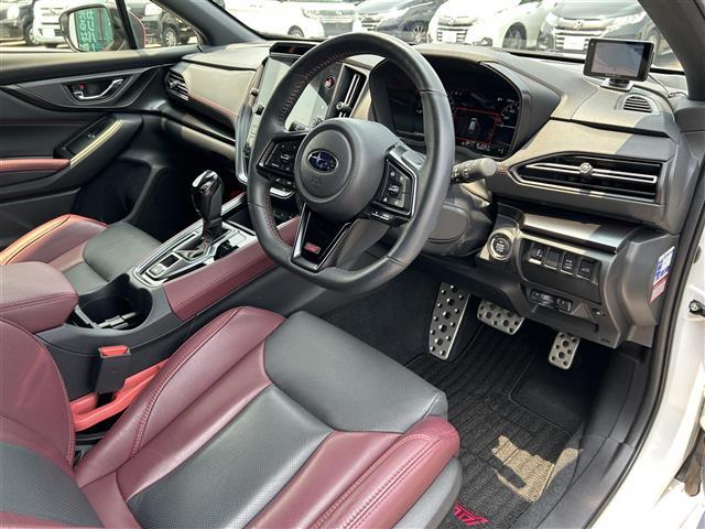 レヴォーグ ＳＴＩスポーツＲ　ＥＸ　アイサイトセーフティプラス　サンルーフ　ＳＴＩスポイラー　純正ナビ　フルセグＴＶ／Ｂｌｕｅｔｏｏｔｈ／ＵＳＢ　Ｆ／Ｓ／Ｒカメラ　レーダークルーズコントロール　デジタルミラー　純正ＡＷ付冬タイヤ積み込み（24枚目）