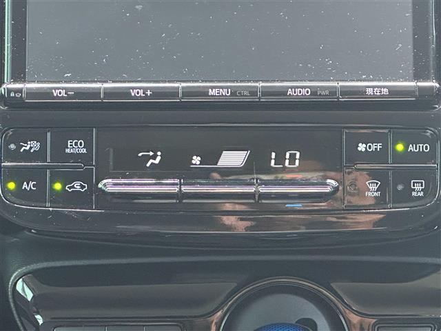プリウス Ｓセーフティプラス　ツートーン　純正９インチナビ　ＡＭ／ＦＭ／ＣＤ／ＤＶＤ／ＢＴ　フルセグＴＶ　バックカメラ　ドライブレコーダー　レーダークルーズコントロール　パーキングアシスト　ビルトインＥＴＣ　ＬＥＤライト　オートハイビーム（4枚目）