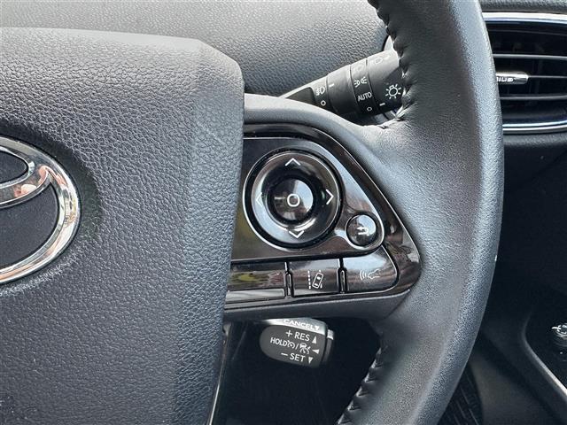 プリウス Ｓセーフティプラス　ツートーン　純正９インチナビ　ＡＭ／ＦＭ／ＣＤ／ＤＶＤ／ＢＴ　フルセグＴＶ　バックカメラ　ドライブレコーダー　レーダークルーズコントロール　パーキングアシスト　ビルトインＥＴＣ　ＬＥＤライト　オートハイビーム（12枚目）